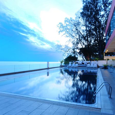 Hotel Sentral Seaview @ ​Beachfront Tanjung Bungah  Esterno foto