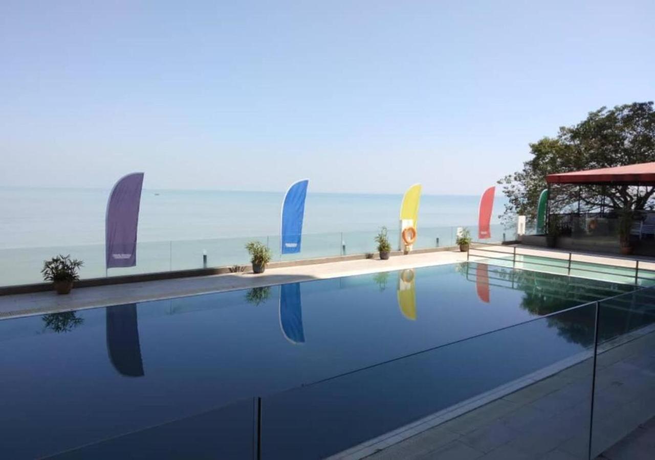 Hotel Sentral Seaview @ ​Beachfront Tanjung Bungah  Esterno foto