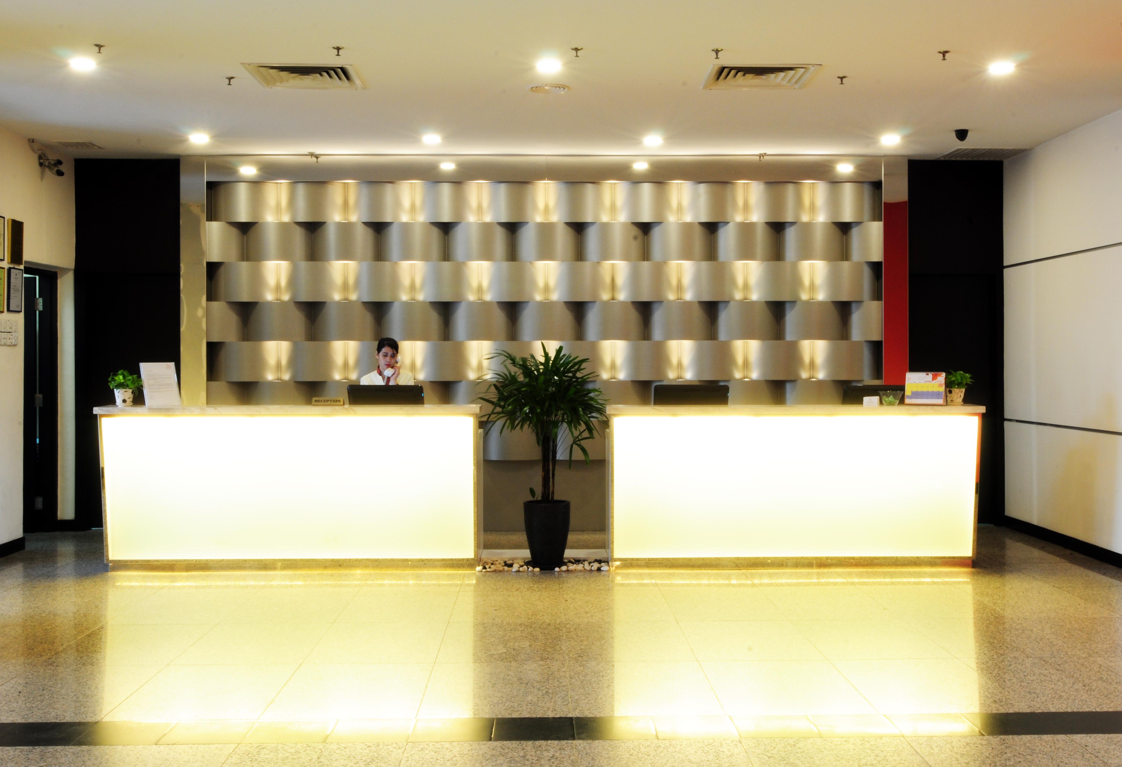 Hotel Sentral Seaview @ ​Beachfront Tanjung Bungah  Esterno foto