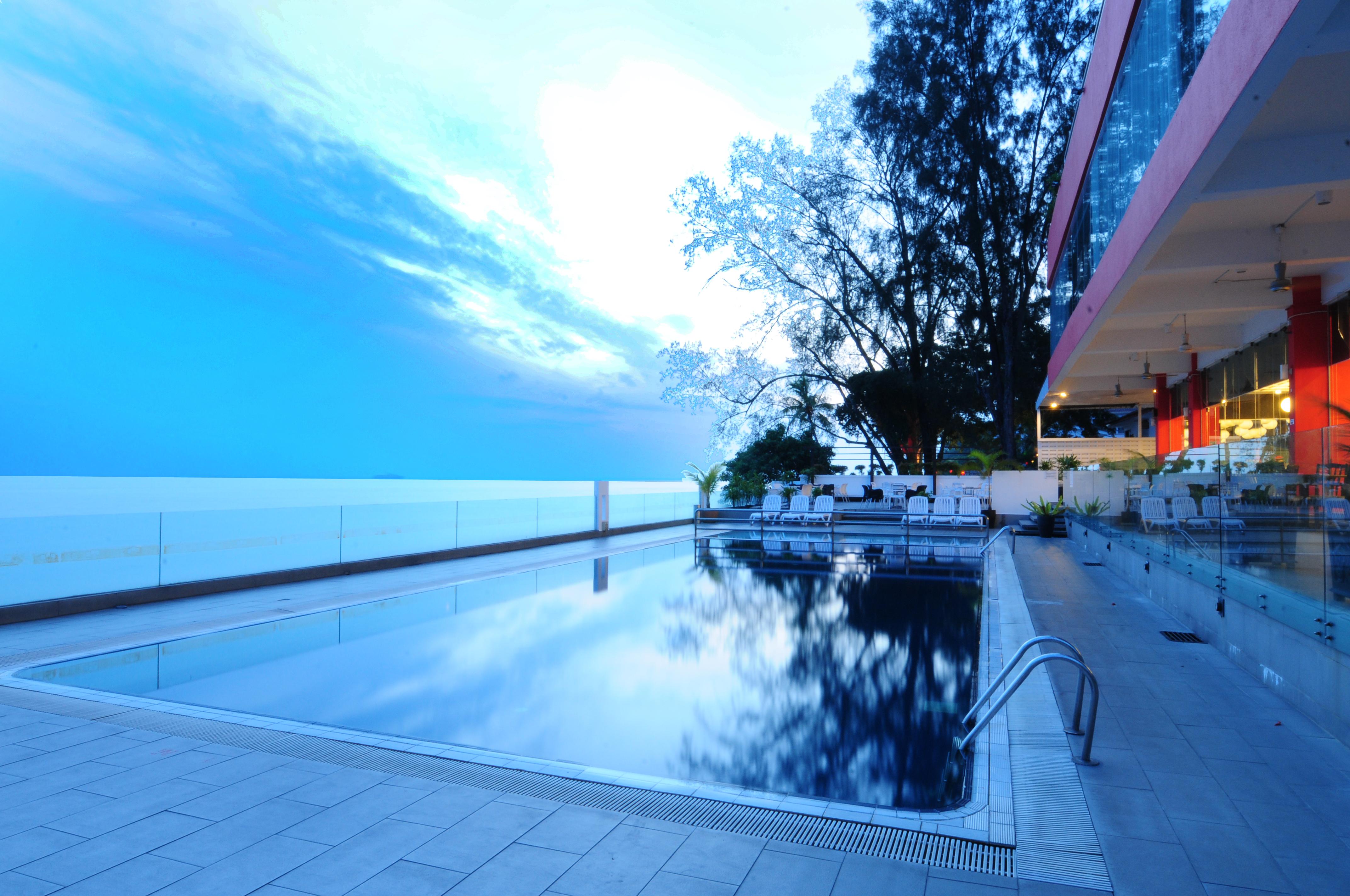 Hotel Sentral Seaview @ ​Beachfront Tanjung Bungah  Esterno foto