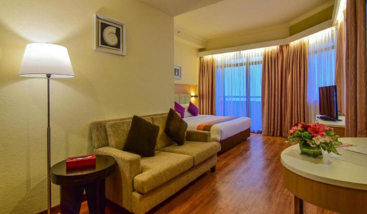 Hotel Sentral Seaview @ ​Beachfront Tanjung Bungah  Esterno foto