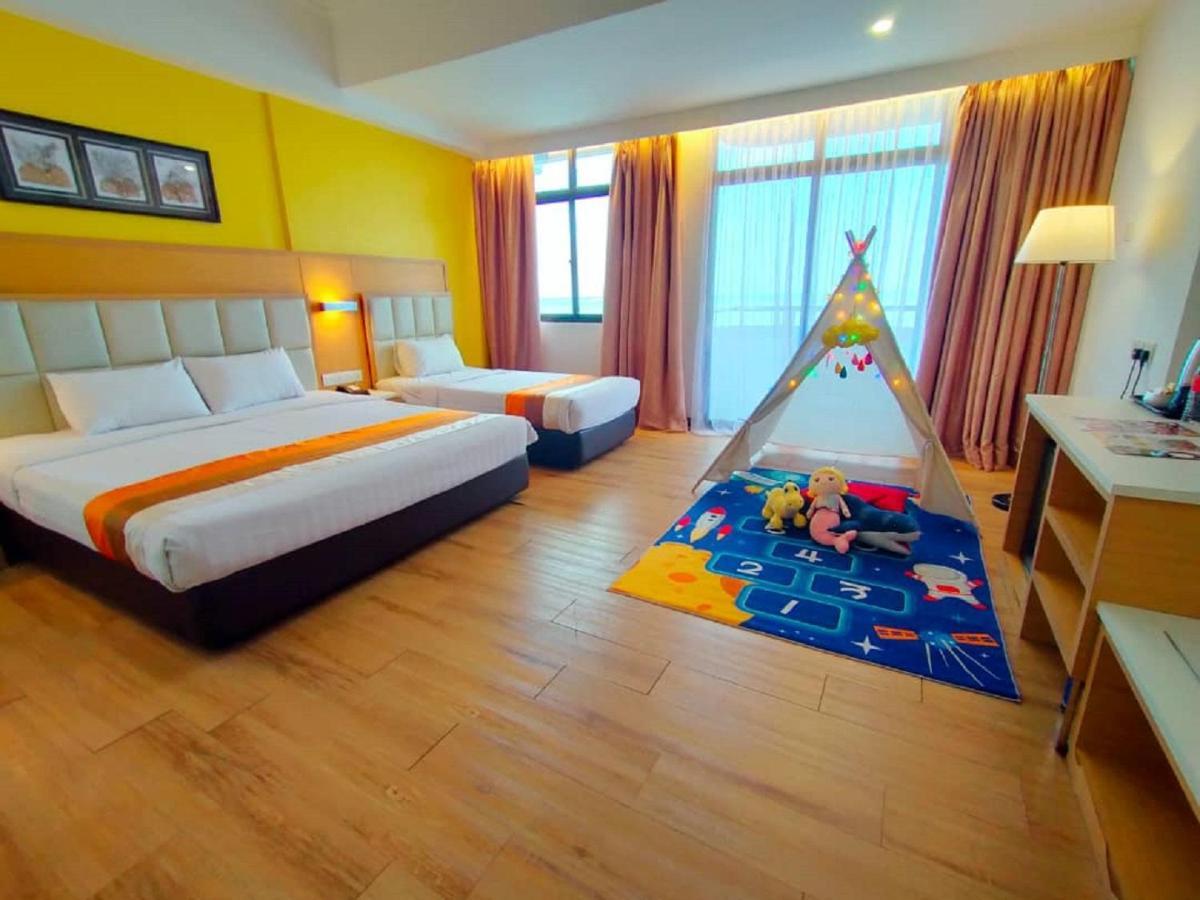 Hotel Sentral Seaview @ ​Beachfront Tanjung Bungah  Esterno foto