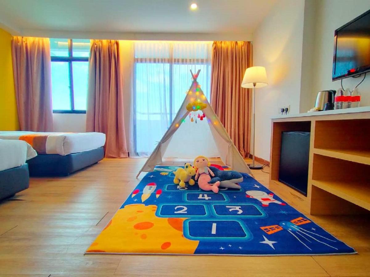 Hotel Sentral Seaview @ ​Beachfront Tanjung Bungah  Esterno foto