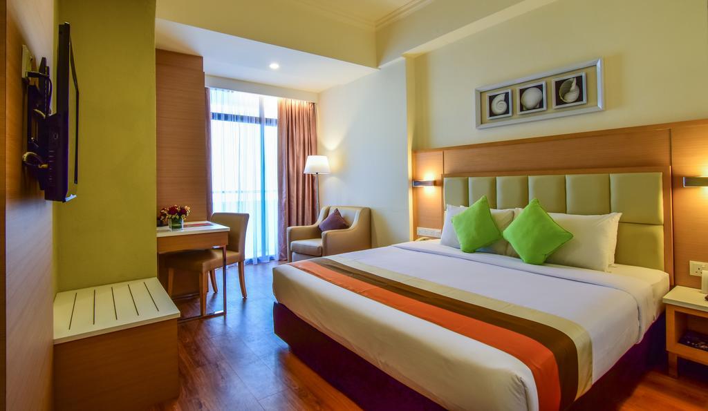 Hotel Sentral Seaview @ ​Beachfront Tanjung Bungah  Esterno foto