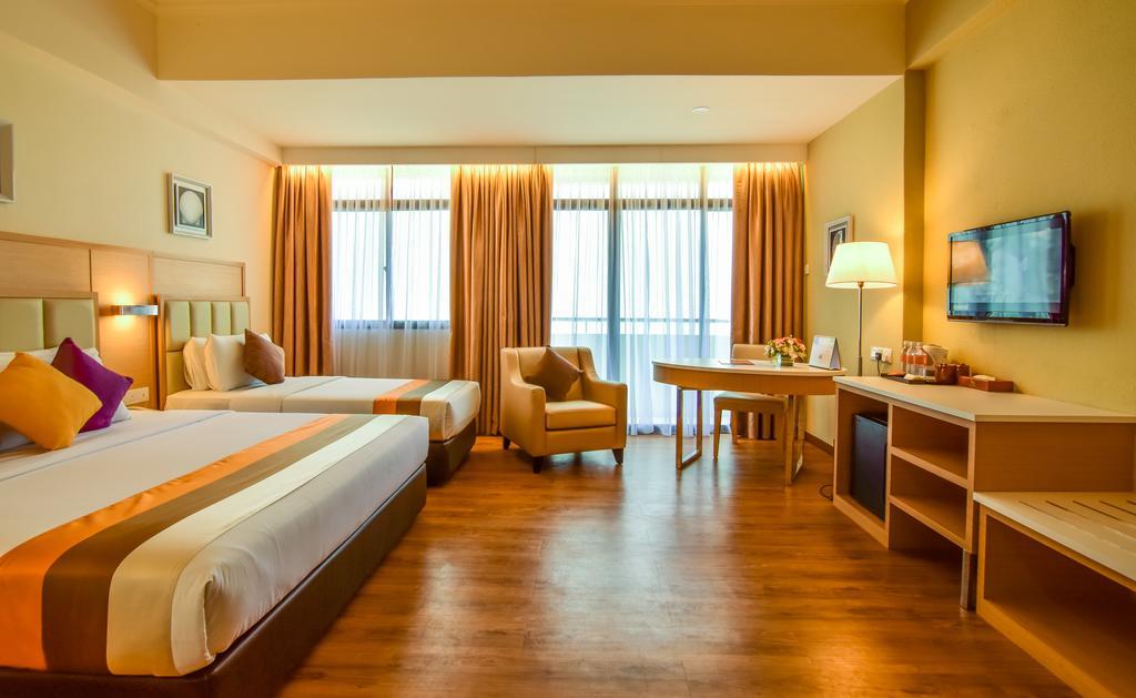 Hotel Sentral Seaview @ ​Beachfront Tanjung Bungah  Esterno foto