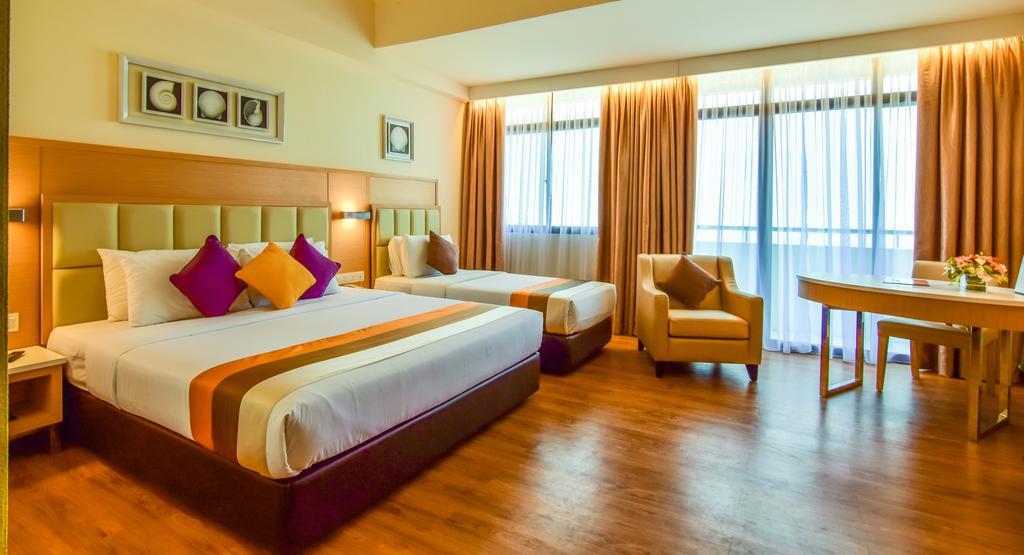 Hotel Sentral Seaview @ ​Beachfront Tanjung Bungah  Esterno foto
