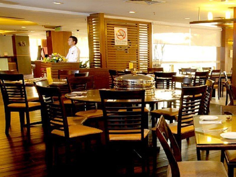 Hotel Sentral Seaview @ ​Beachfront Tanjung Bungah  Esterno foto
