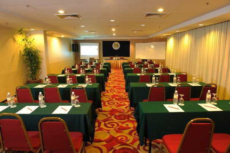 Hotel Sentral Seaview @ ​Beachfront Tanjung Bungah  Esterno foto