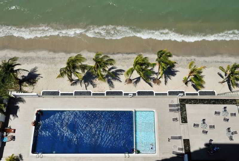 Hotel Sentral Seaview @ ​Beachfront Tanjung Bungah  Esterno foto