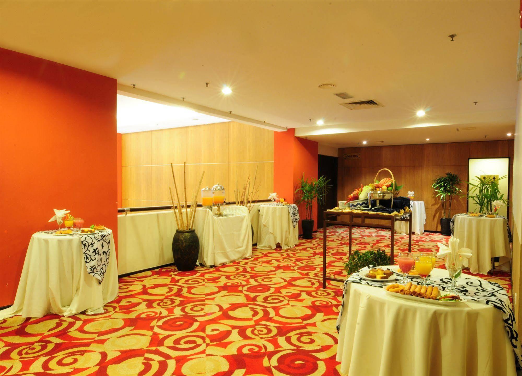 Hotel Sentral Seaview @ ​Beachfront Tanjung Bungah  Esterno foto