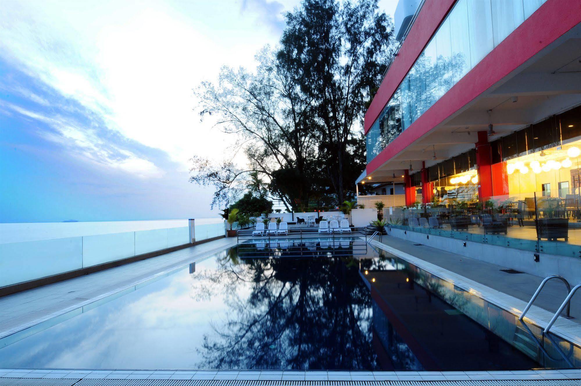 Hotel Sentral Seaview @ ​Beachfront Tanjung Bungah  Esterno foto