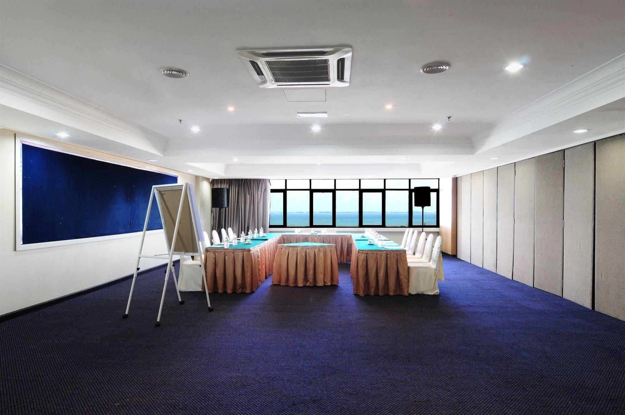 Hotel Sentral Seaview @ ​Beachfront Tanjung Bungah  Esterno foto