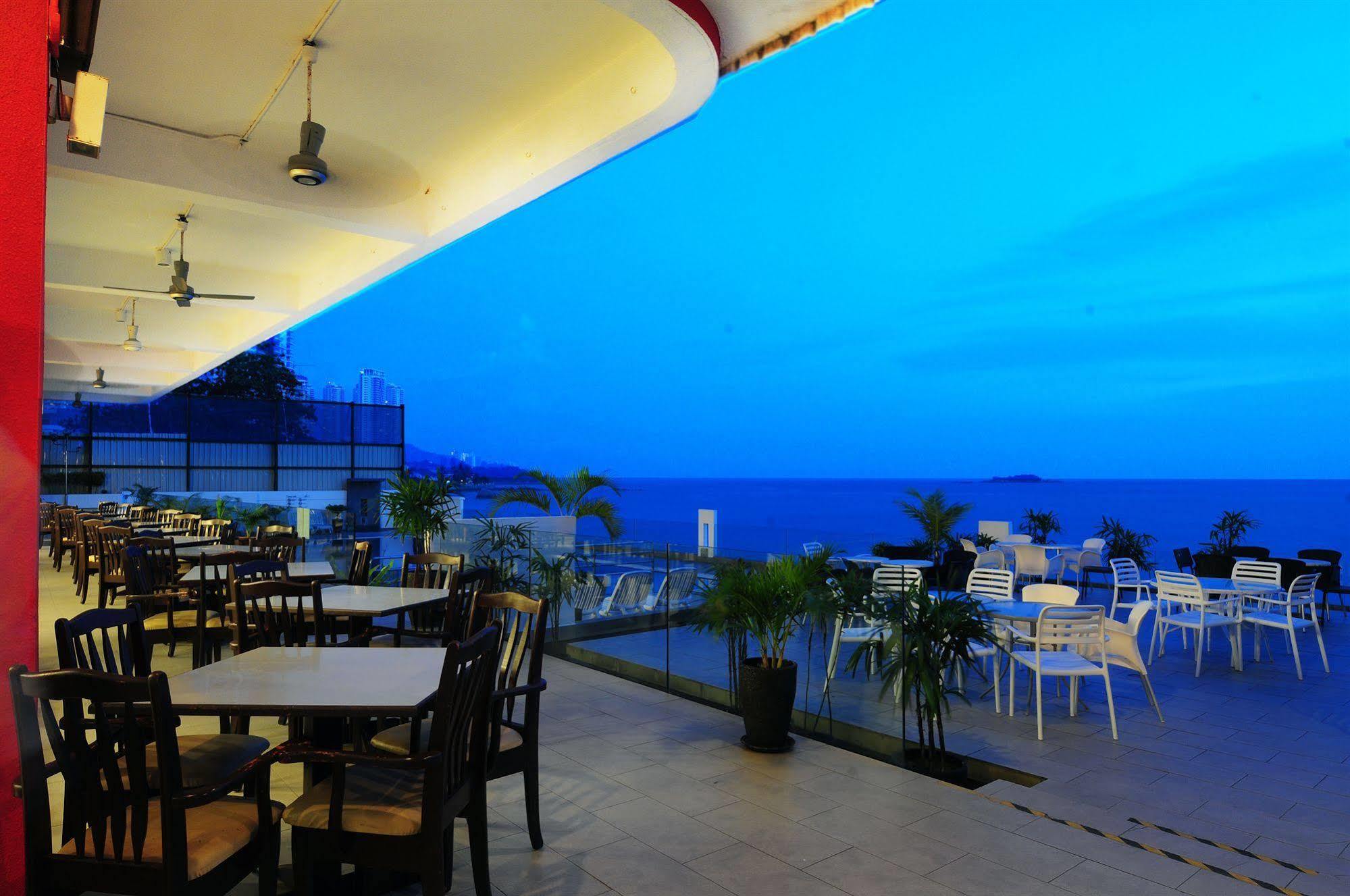 Hotel Sentral Seaview @ ​Beachfront Tanjung Bungah  Esterno foto
